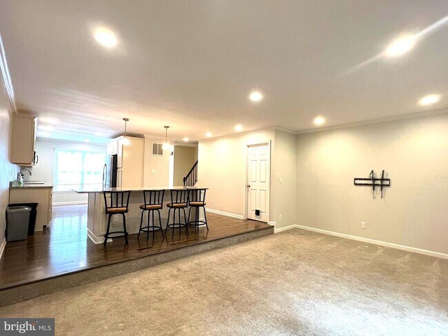 Building Photo - 1221 Kirby Cir