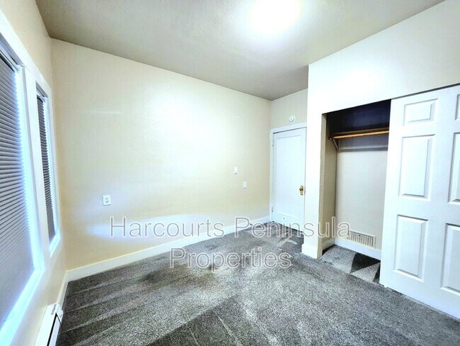 Building Photo - 2305 6th St