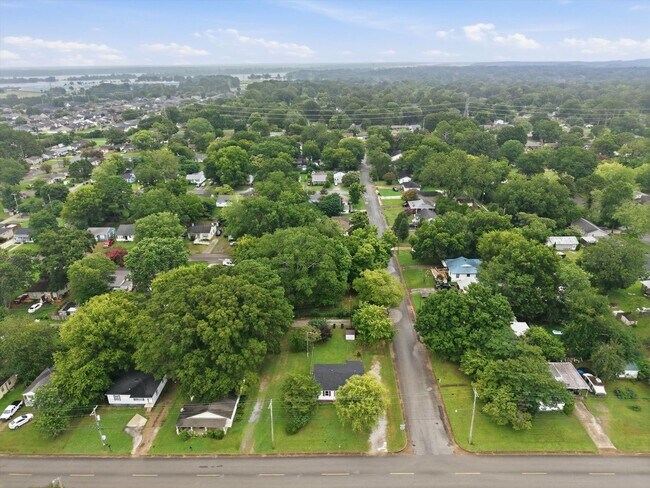 Building Photo - Quaint 3 bed 1 bath home in charming Decatur!