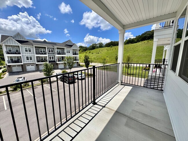 Building Photo - 2 Bed, 2 Bath Condo w/ Elevator Close to D...