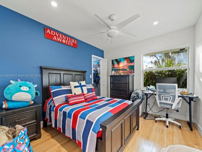 Building Photo - 10921 SW 116th Ave