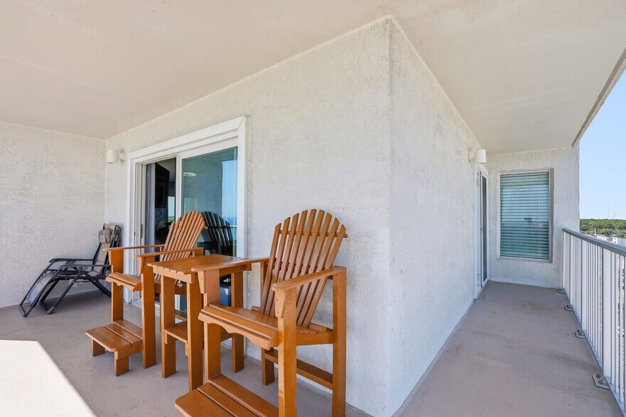 Building Photo - 8743 Thomas Dr
