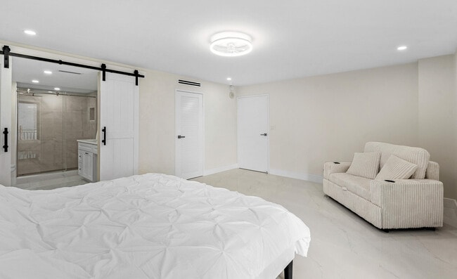 Building Photo - 5460 N Ocean Dr