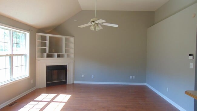 Building Photo - 3 Bedroom 2 Bathroom sitting on 1.08 acres!!