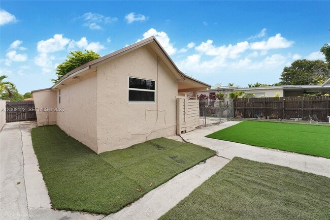 Building Photo - 166 E 17th St