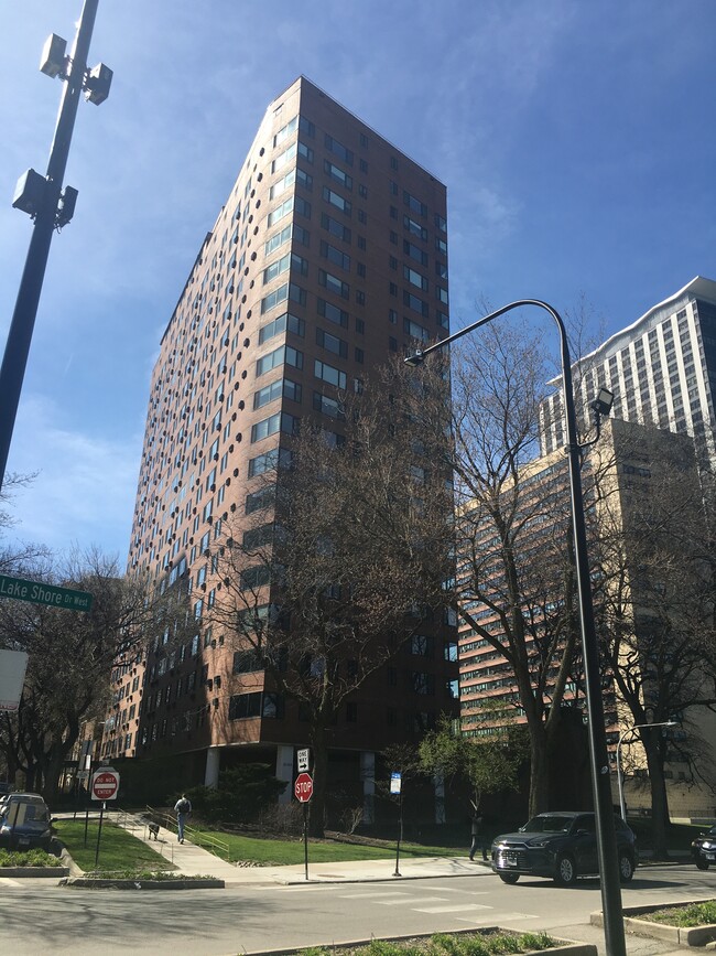 Building Photo - 3100 N Lake Shore Dr