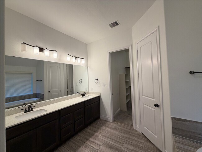 Building Photo - 3319 Sky Run Ct