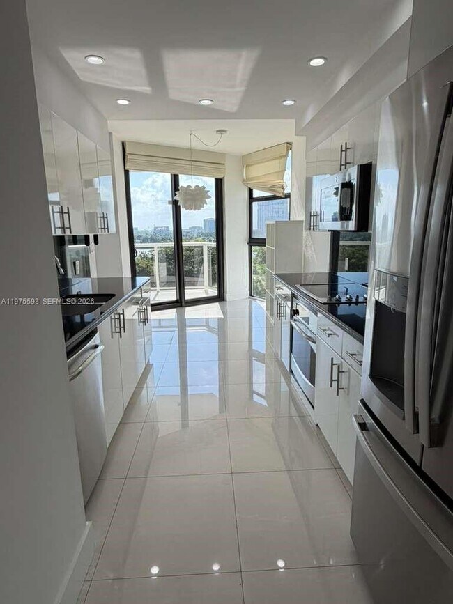 Building Photo - 20281 E Country Club Dr