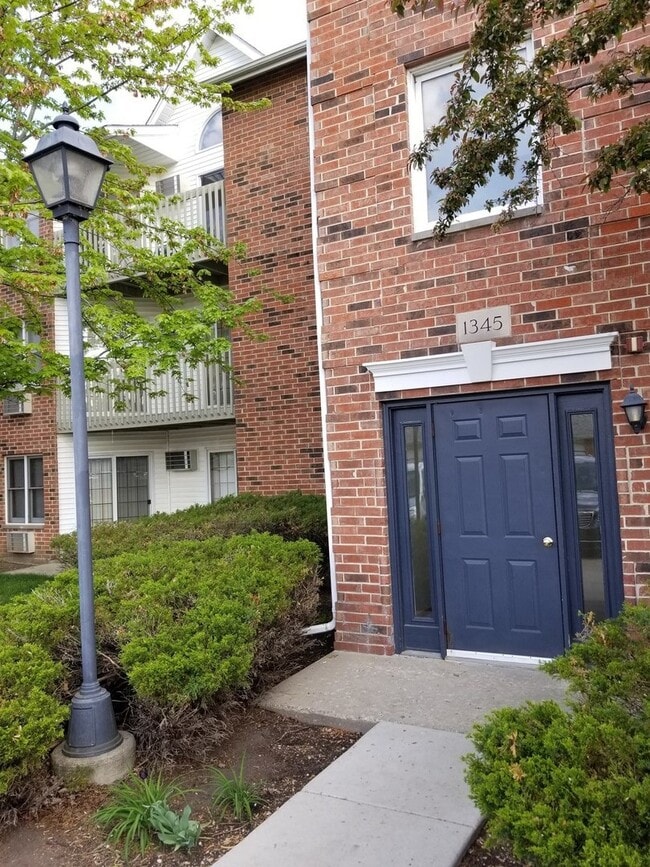 Building Photo - 1345 Cunat Ct