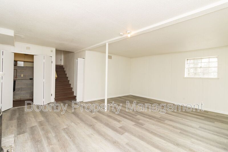 Building Photo - 303 Hillcrest Ave