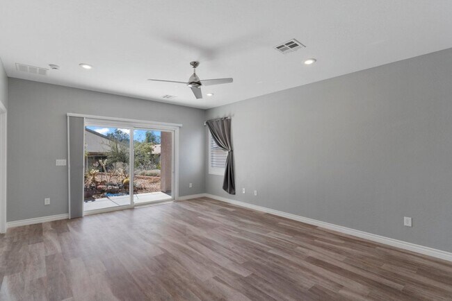 Building Photo - Beautifully upgraded 2Bed 2Bath in Solera Anthem 55+