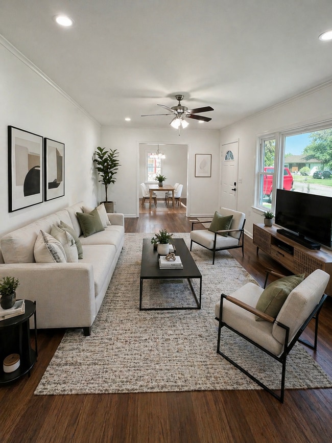 Building Photo - Bright, Updated 3 Bedroom Home with Modern Finishes