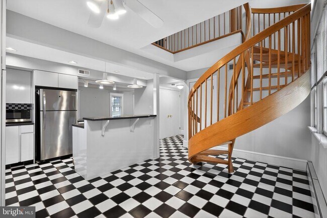 Building Photo - 18 GROVE St