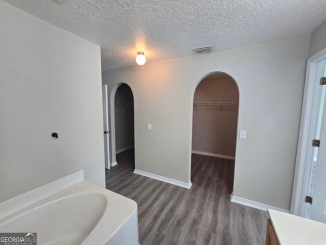 Building Photo - 405 Brooklet Cir