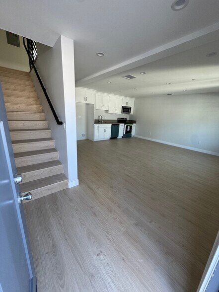 Primary Photo - 8530 Penfield Ave