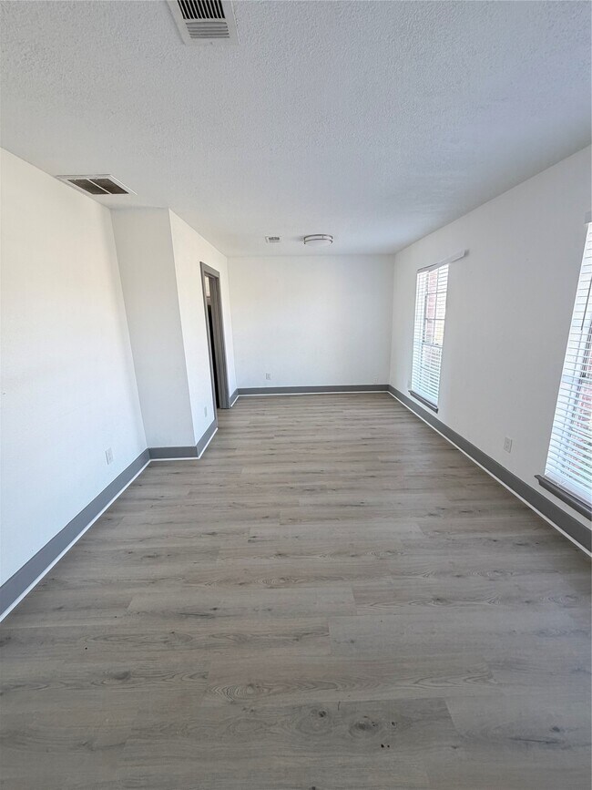 Building Photo - 9750 Guest St