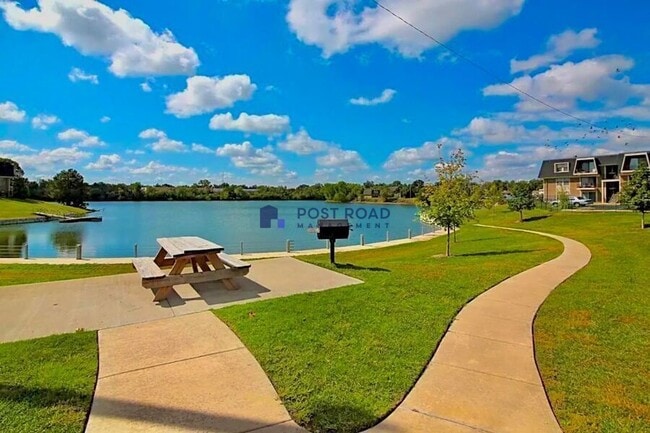 Building Photo - 575 W 27th St S