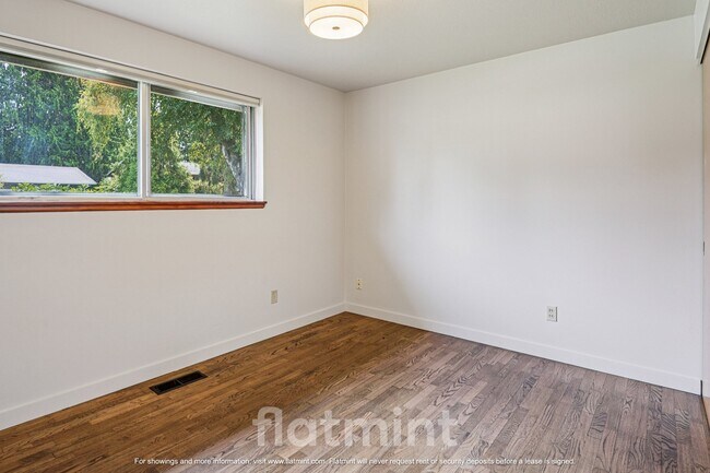 Building Photo - 32133 9th Ave S