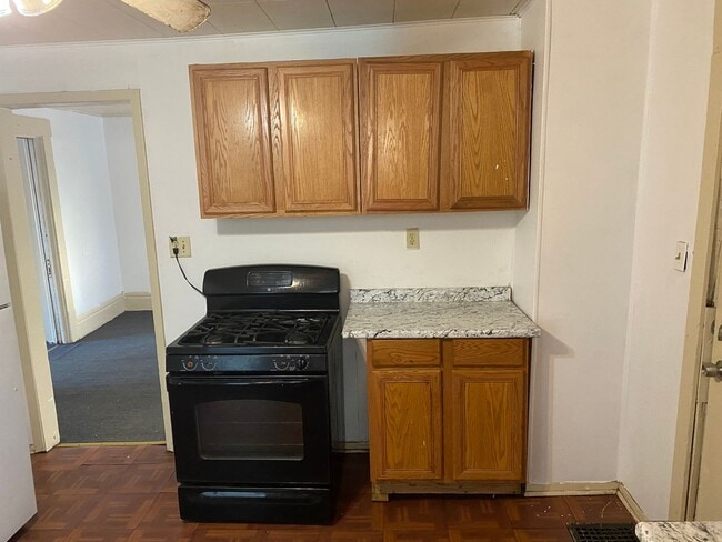 Building Photo - Spacious 3-Bedroom Home for Lease in Akron
