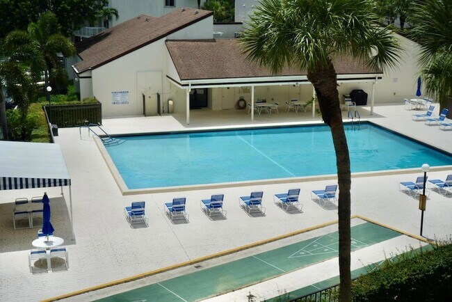 Building Photo - 3154 Via Poinciana