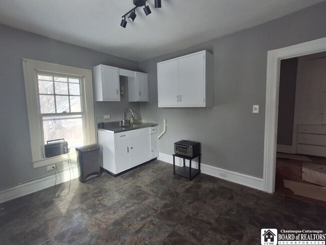 Building Photo - 11 Prather Ave