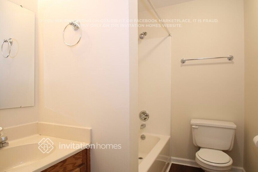 Building Photo - 1811 Southridge Dr
