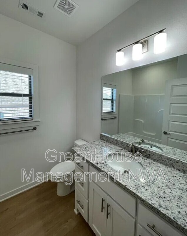 Building Photo - 1574 N Pershing St
