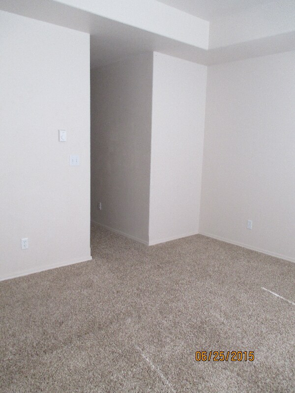 Building Photo - 1105 1st St W