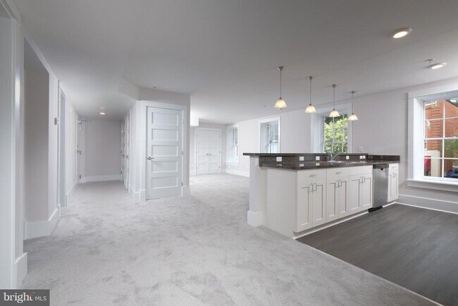 Building Photo - 149 Main St