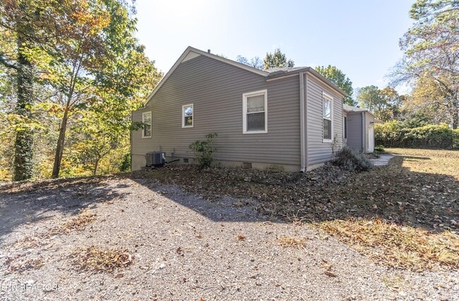 Building Photo - 602 Lookout Ct SE