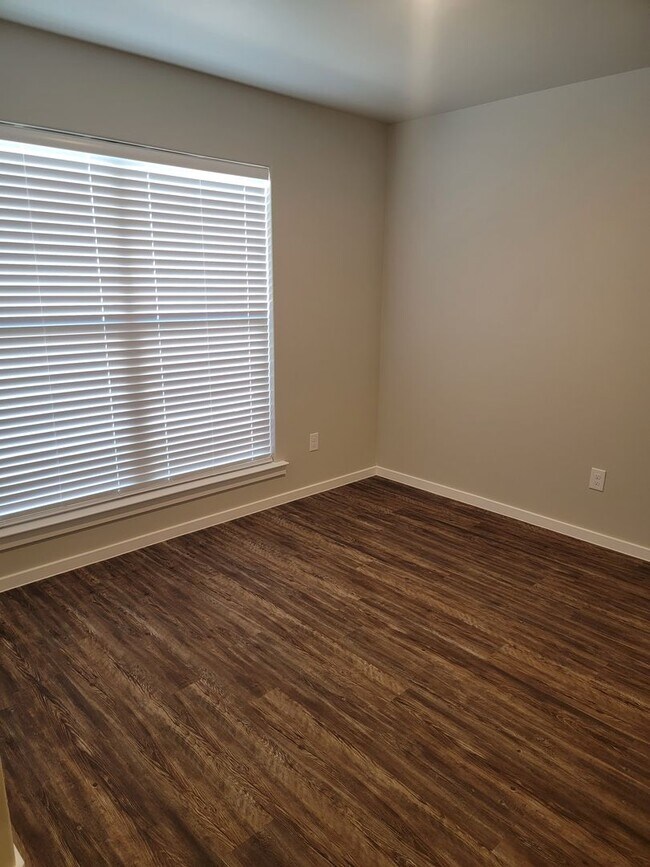 Building Photo - 2125 N Jayton Ave