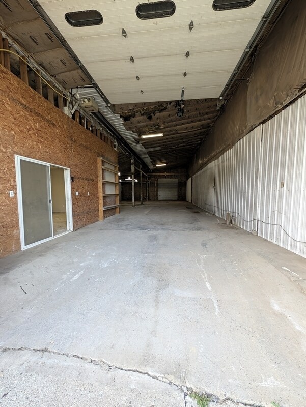 Building Photo - 316 6th Ave E