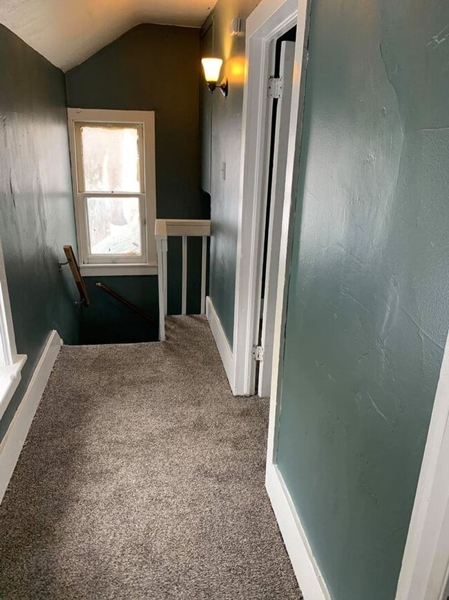 Building Photo - 3 bedroom home