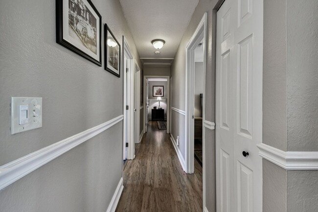 Building Photo - Elevated 3-Bed, 2-Bath, Corner-Lot Gem in the Heart of Palmetto