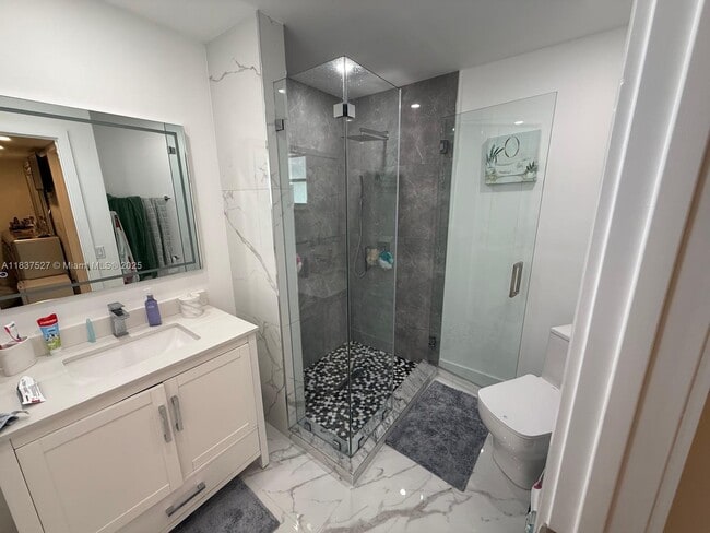 Building Photo - 6512 Kendale Lakes Dr