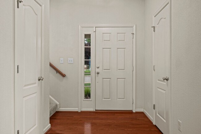 Building Photo - Beautifully Maintained 3-Bedroom Townhome with Bonus Room in Desirable Community