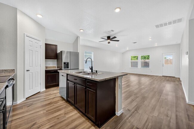 Building Photo - 596 Wyatt Wy