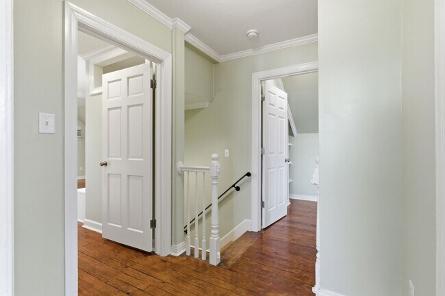 Building Photo - 1 Month's Free Rent - 5 Bedroom Home Between 12 South and Oak Hill