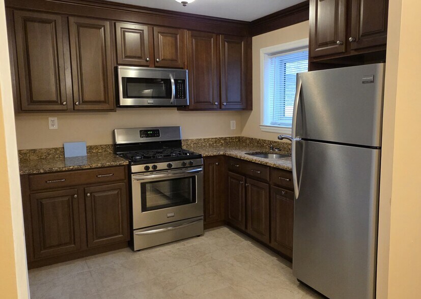 Building Photo - 283 Storm Dr