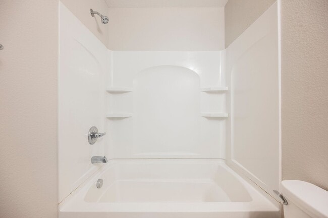 Building Photo - 3 Bedroom, 2.5 Bath Two Story Home in Sout...