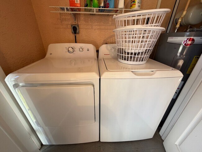 Building Photo - 26699 Little John Ct