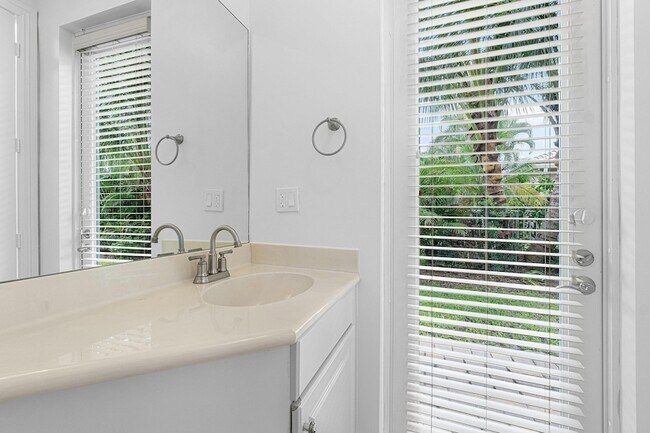 Building Photo - 6641 Conch Ct