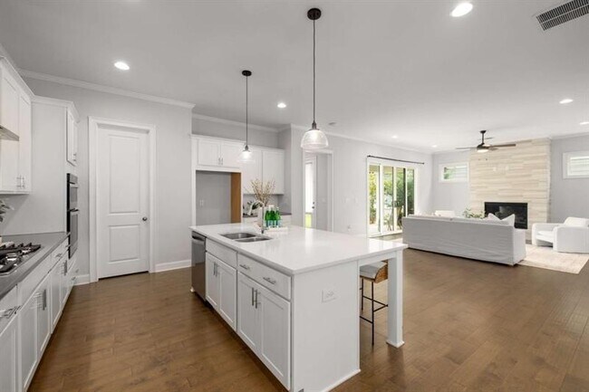 Building Photo - 6320 Halcyon Garden Dr