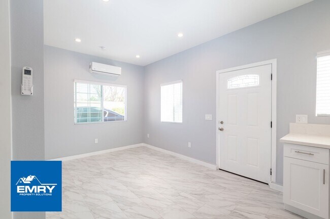 Building Photo - 1 Bed 1 Bath for Rent in Granada Hills