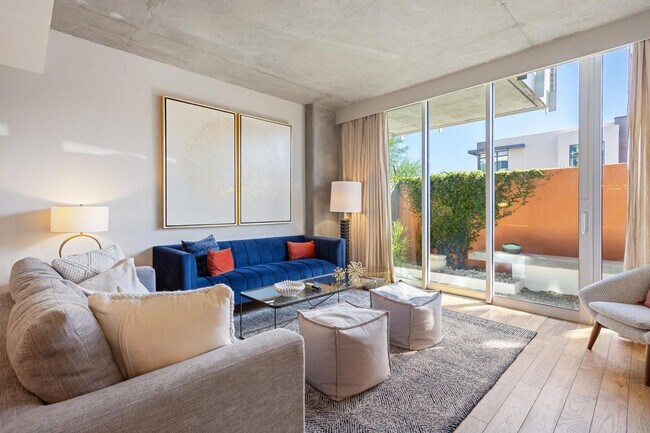 Building Photo - 5455 E Lincoln Dr