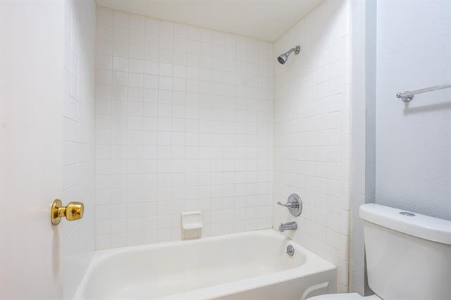 Building Photo - 362 S Stewart Ave