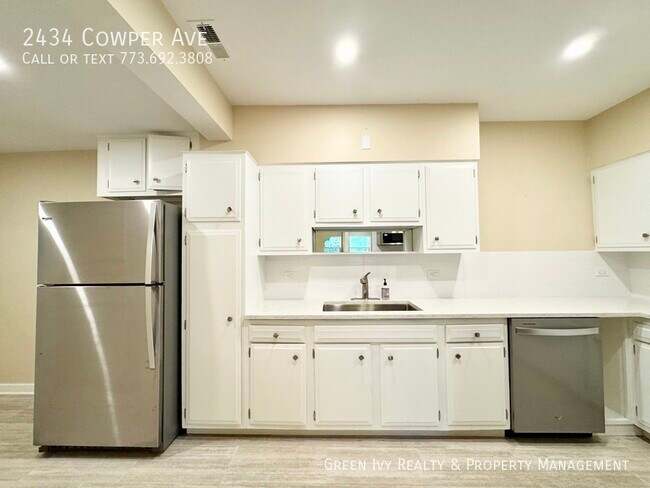 Building Photo - 2434 Cowper Ave