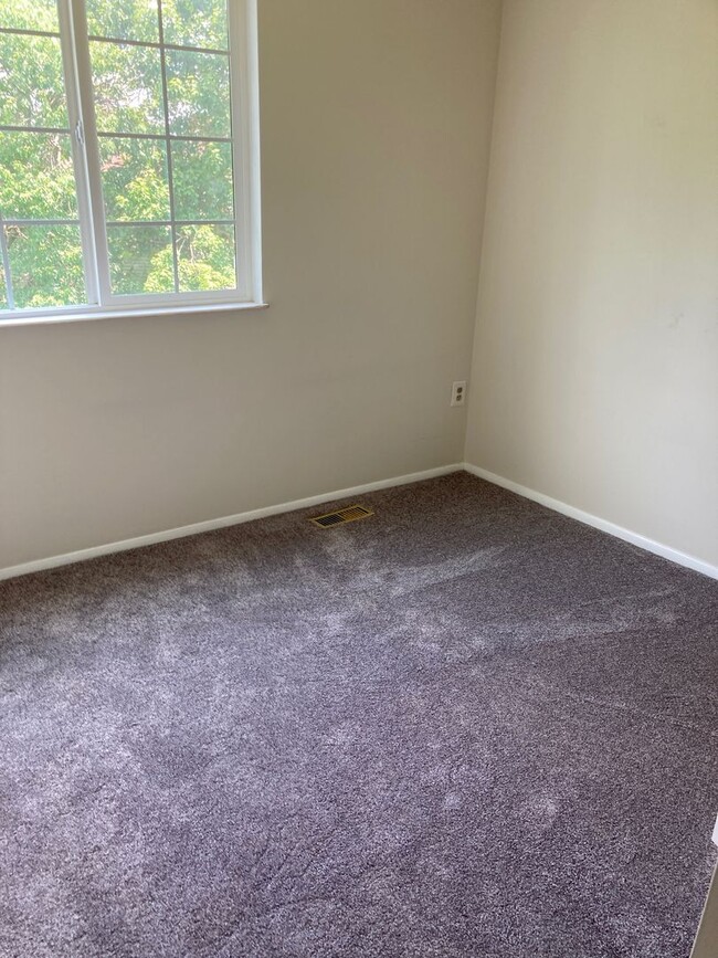 Building Photo - Farmbrook Rental