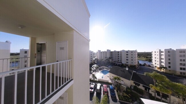 Building Photo - 1200 Country Club Dr