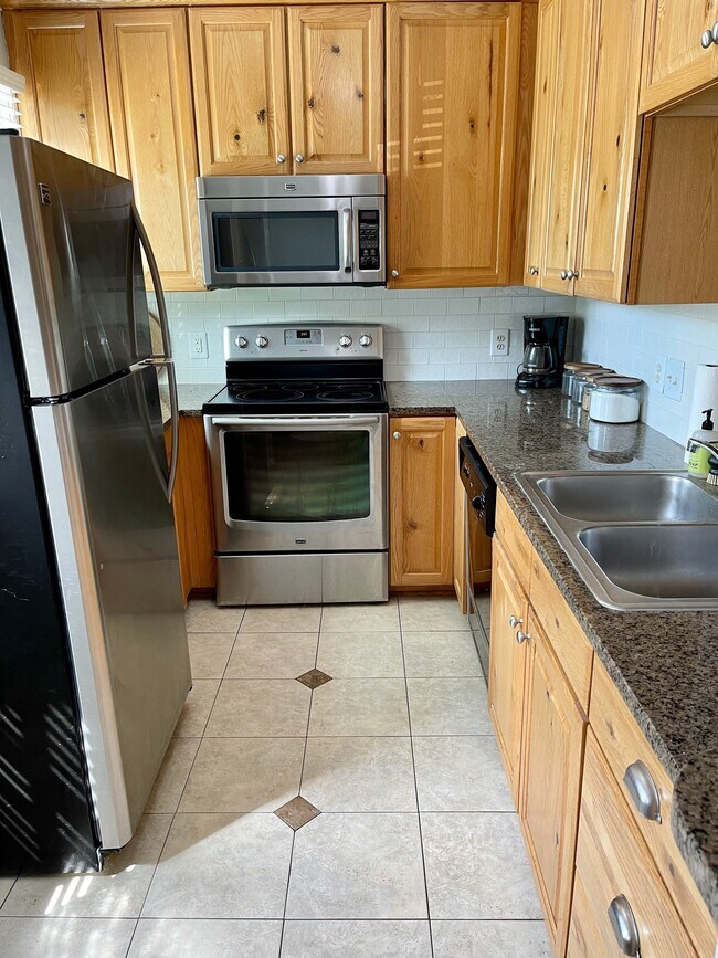 Building Photo - 536 Wakefield Dr